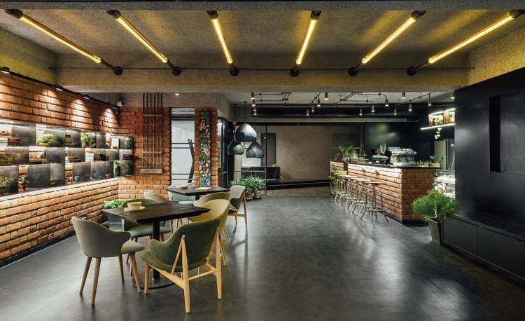 Restaurant-coffee shop